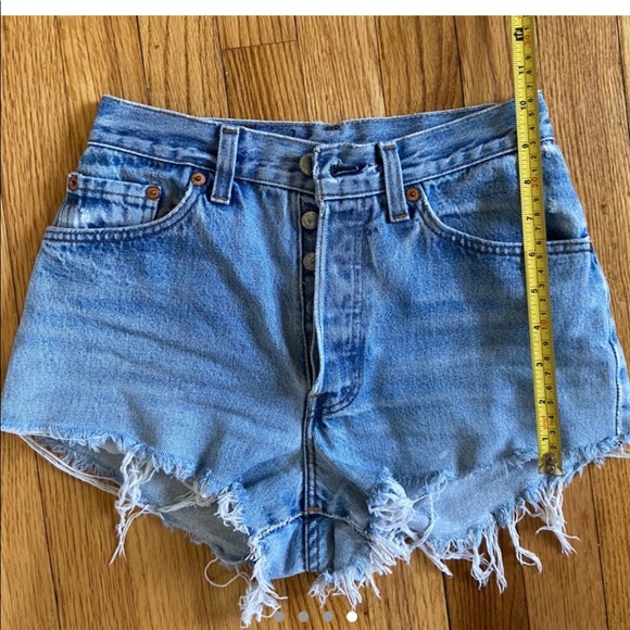 Levi Shorts - Picture 4 of 4